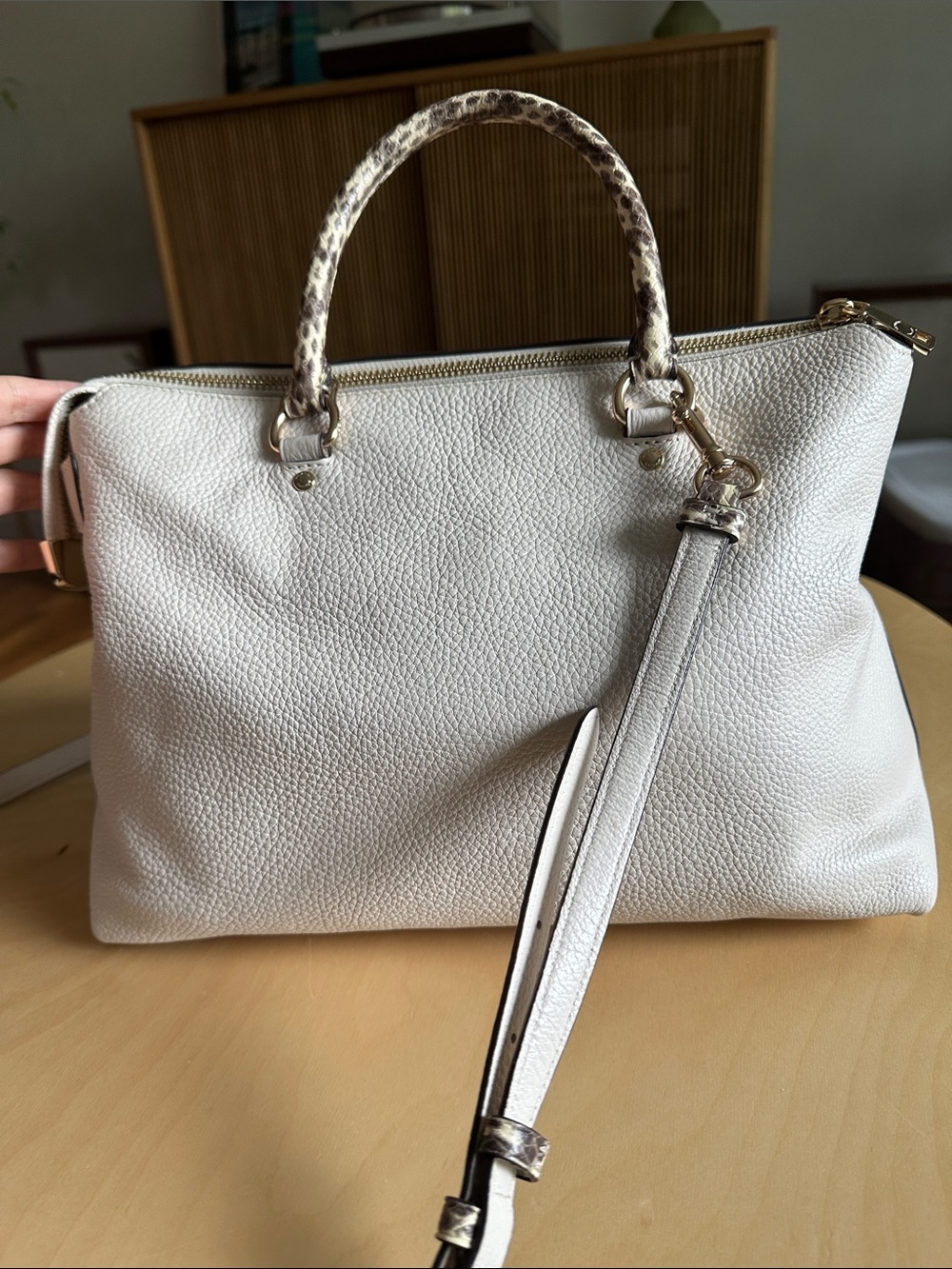 COACH Emma Satchel White & Tan - Picture 4 of 7